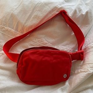 Lululemon small messenger bag
